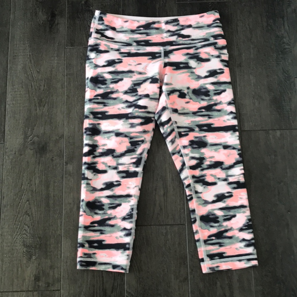 Lululemon camo crops🍋